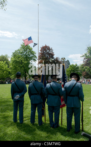 Maine State Troopers frequentare un Memorial Day service in Gardiner, Kennebec County, Maine, 2009. Foto Stock