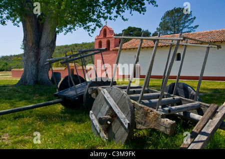 Carro di legno, la missione Purisma State Historical Park, nei pressi di Lompoc, Santa Barbara County, California Foto Stock
