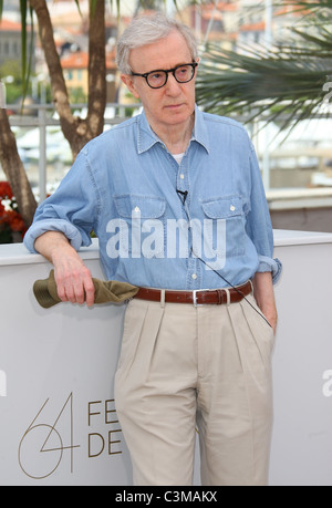 WOODY ALLEN MIDNIGHT IN PARIS PHOTOCALL CANNES FILM FESTIVAL 2011 PALAIS DES FESTIVAL CANNES Francia 11 Maggio 2011 Foto Stock