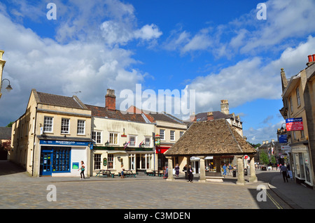 Chippenham, Wiltshire, Inghilterra: Buttercross a New Street Foto Stock