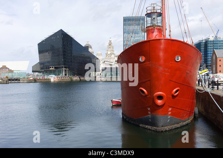 Il rosso lightship pianeta ormeggiato a Liverpool Albert Dock. Foto Stock