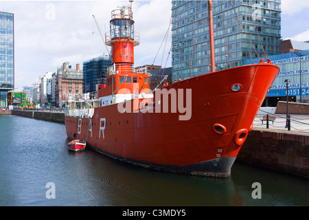 Il rosso lightship pianeta ormeggiato a Liverpool Albert Dock. Foto Stock