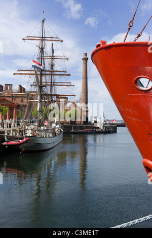 Il rosso lightship pianeta ormeggiato a Liverpool Albert Dock. Foto Stock