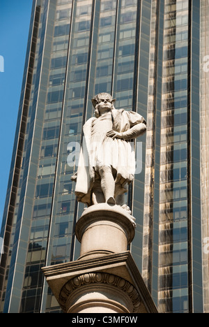 Time Warner torri in Columbus Circle NYC con la statua di Cristoforo Colombo Foto Stock