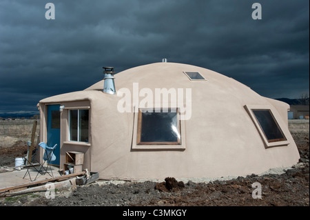 Questa energia efficiente "cupola onolithic' house è realizzato utilizzando una cupola di vinile e strati di schiuma. Foto Stock