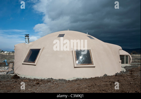 Questa energia efficiente "cupola onolithic' house è realizzato utilizzando una cupola di vinile e strati di schiuma. Foto Stock