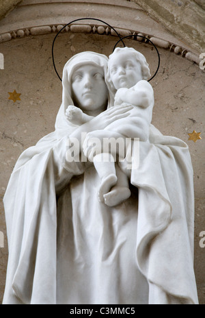 Mariazell - statua di Santa Maria con la basilica Foto Stock