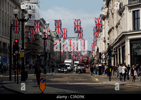 Union Jack Flag lungo Regent Street a Londra Foto Stock