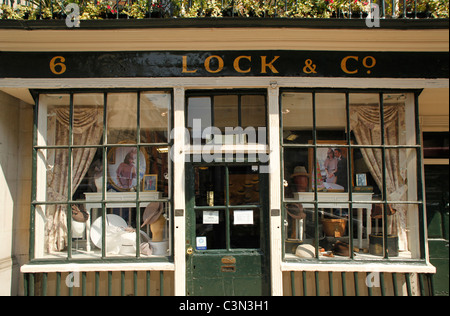 James Lock & Co famoso hatters in St James London Foto Stock