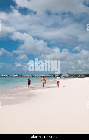 Spiaggia di ciottoli al Barbados Yacht Club Barbados, Caraibi. Foto Stock