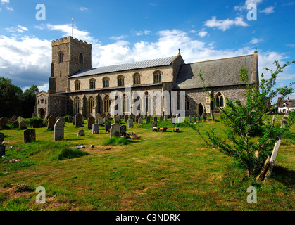 Santa Caterina la chiesa parrocchiale del villaggio di Norfolk di Ludham Foto Stock