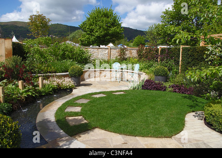 Uno dei giardini mostra della RHS Spring Visualizza, Malvern Hereford & Worcestershire, England, Regno Unito Foto Stock