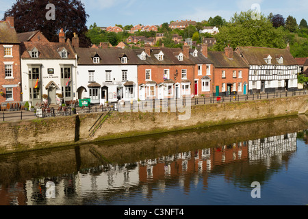 Il fiume frontage in Baja Sardinia Worcestershire Foto Stock