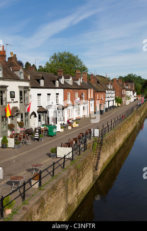 Il fiume frontage in Baja Sardinia Worcestershire Foto Stock