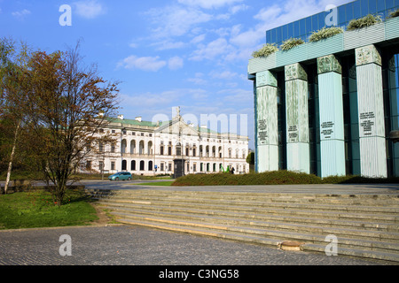 La Biblioteca Nazionale e la Corte Suprema architettura a Varsavia, Polonia Foto Stock