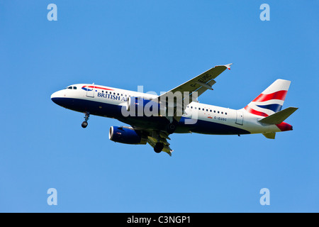 Il volo British Airways ( Airbus A319 ) sbarco Foto Stock