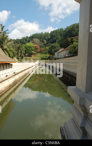 Vista dal tempio della sacra reliquia del dente, Kandy, Sri Lanka. (Sri Dalada Maligawa). Foto Stock