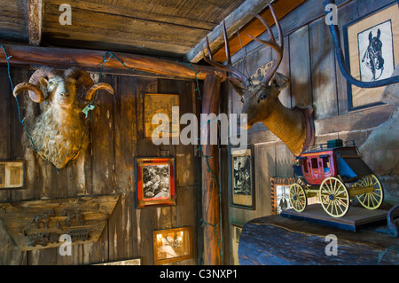 Arredamento rustico di Cold Springs taverna, sulla storica tappa del percorso in autobus tra Santa Ynez e Santa Barbara, California Foto Stock