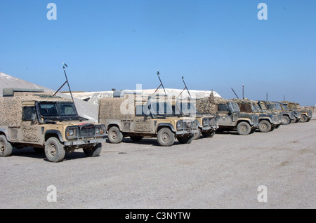 Una pattuglia mobile in Bassar utilizzando il strappare la land rover. Foto Stock