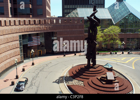 Ingresso e Plaza di fronte Bausch and Lomb Office. Foto Stock