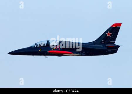 Il metallo pesante Jet Team - un civile formazione jet aerobatic team con base negli Stati Uniti e battenti Aero L39 Albatross aeromobile Foto Stock