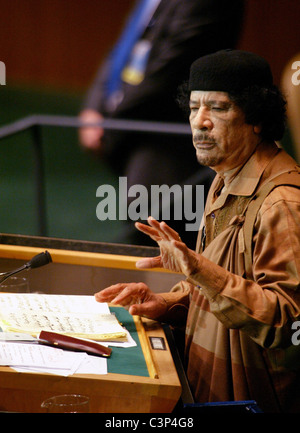 Il leader libico Colonnello Gadhafi parla alla 64a Assemblea Generale presso la sede delle Nazioni Unite il 23 settembre 2009 in nuovo Foto Stock