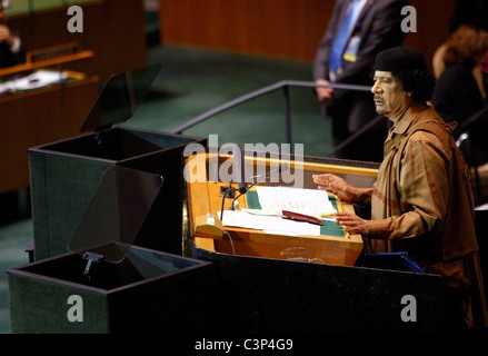 Il leader libico Colonnello Gadhafi parla alla 64a Assemblea Generale presso la sede delle Nazioni Unite il 23 settembre 2009 in nuovo Foto Stock