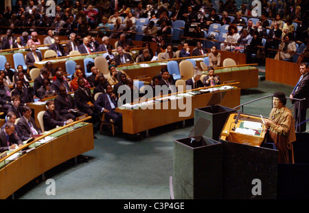 Il leader libico Colonnello Gadhafi parla alla 64a Assemblea Generale presso la sede delle Nazioni Unite il 23 settembre 2009 in nuovo Foto Stock