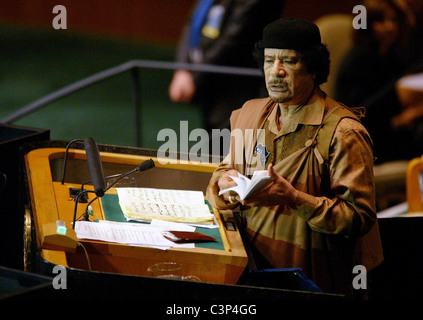 Il leader libico Colonnello Gadhafi parla alla 64a Assemblea Generale presso la sede delle Nazioni Unite il 23 settembre 2009 in nuovo Foto Stock