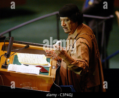 Il leader libico Colonnello Gadhafi parla alla 64a Assemblea Generale presso la sede delle Nazioni Unite il 23 settembre 2009 in nuovo Foto Stock