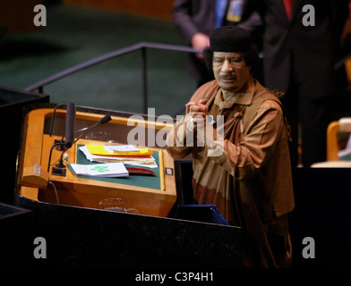 Il leader libico Colonnello Gadhafi parla alla 64a Assemblea Generale presso la sede delle Nazioni Unite il 23 settembre 2009 in nuovo Foto Stock