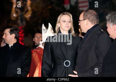 Il Principe Alberto II di Monaco e la fidanzata Charlene Wittstock frequentare la bruciatura della barca simbolica, Sainte-Dévote, Gennaio 2011 Foto Stock