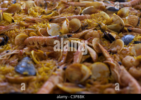 La paella, cibo tipico spagnolo dalla regione di Valencia. Foto Stock