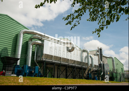 Un Talbott la biomassa riscaldamento e sistema di energia usando legno di rifiuti a un commerciale furniture makers' UK in fabbrica Foto Stock