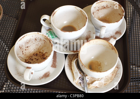 Vuoto quattro tazzine di caffè Foto Stock