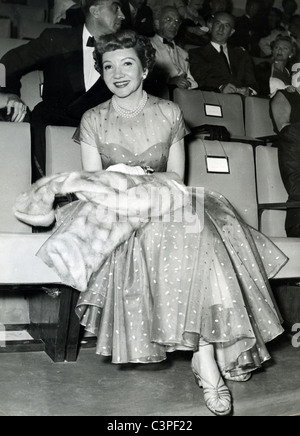 CLAUDETTE COLBERT (1903-1996) pellicola US attrice al Festival del Cinema di Venezia del 1952 Foto Stock