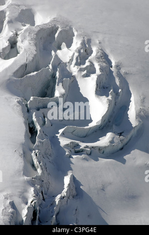 Un gruppo molto profondi crepacci, visto sul Gietro ghiacciaio delle Alpi del Vallese, Svizzera. Foto Stock