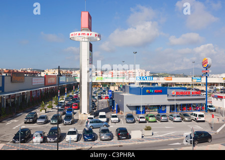 Parco Miramar shopping centre, Fuengirola, provincia di Malaga, Costa del Sol, Spagna. Foto Stock