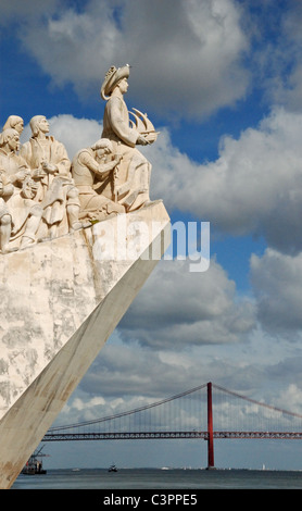 Il Monumento delle Scoperte, nel quartiere di Belem, Lisbona. Il Portogallo, l'Europa. Foto Stock