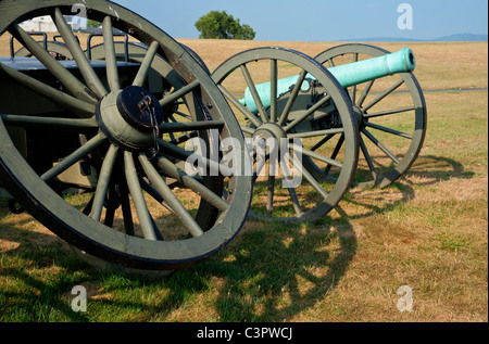 Immagine hdr di cannon batteria accanto al nuovo membro Monumento sulla antietam national battlefield. Anche in esposizione naturale. Foto Stock