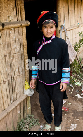 Ritratto di un Hani / donna Akha presi nel sud della provincia di Yunan. Foto Stock