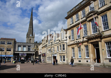 Fore Street mostra St.James Chiesa, Trowbridge, Wiltshire, Inghilterra, Regno Unito Foto Stock