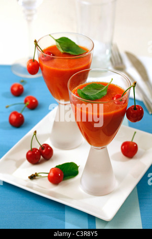 Le ciliegie gazpacho. Ricetta disponibile. Foto Stock