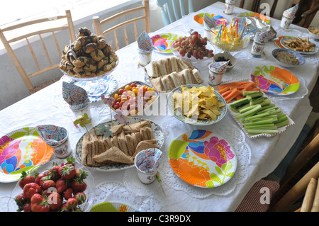Una tabella prevista per la festa di compleanno di un bambino in Foto Stock