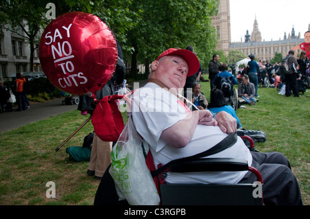 Protesta da parte di persone disabili contro la sopravvivenza sociale tagli e indennità Foto Stock