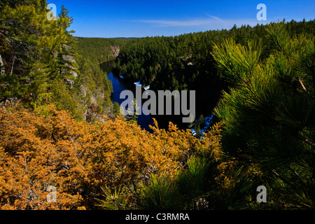 Fiume Barron guardando a valle dalla sommità del Barron Canyon Petawawa Ontario Canada Foto Stock