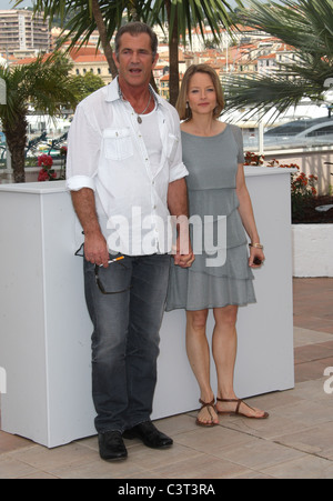 MEL GIBSON E JODIE FOSTER IL BEAVER PHOTOCALL CANNES FILM FESTIVAL 2011 PALAIS DES FESTIVAL CANNES Francia 18 Maggio 2011 Foto Stock