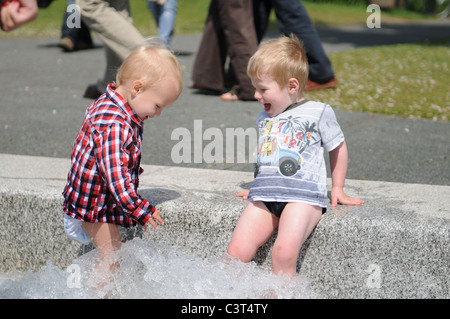 Bambini a gioco Foto Stock