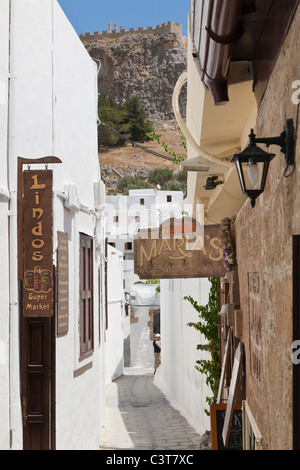 Whitewashed Street in Lindos Rhodes Foto Stock