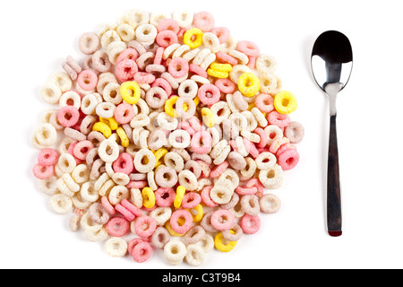 Primo piano di una pila di anello colorato cereali Foto Stock